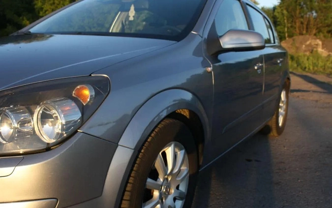 Opel Astra cena 9400 przebieg: 227000, rok produkcji 2005 z Radomsko małe 37